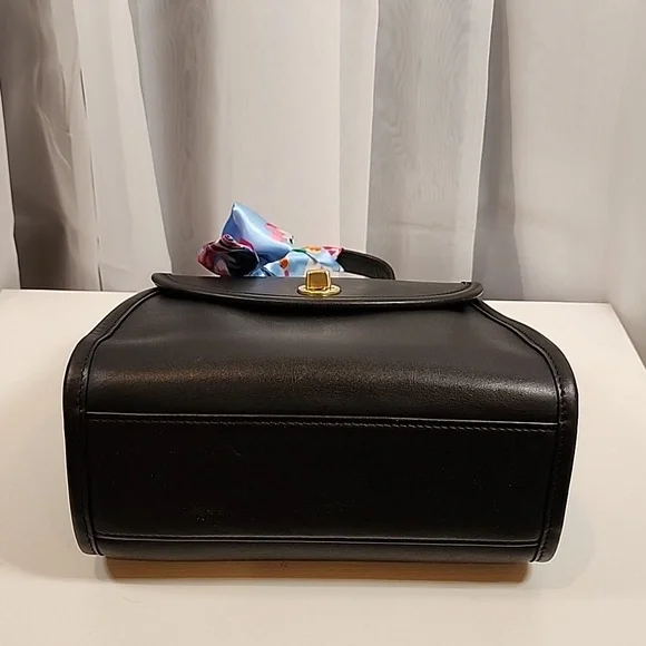 Sold Vintage Coach Regina #9983 - Picture 10 of 17